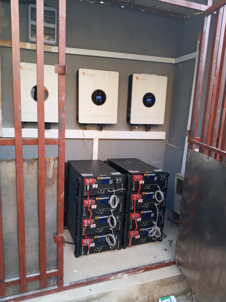 Armoire de batteries de stockage solaire