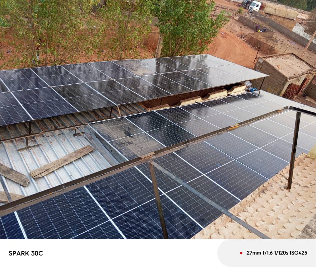 Panneaux solaires sur site industriel
