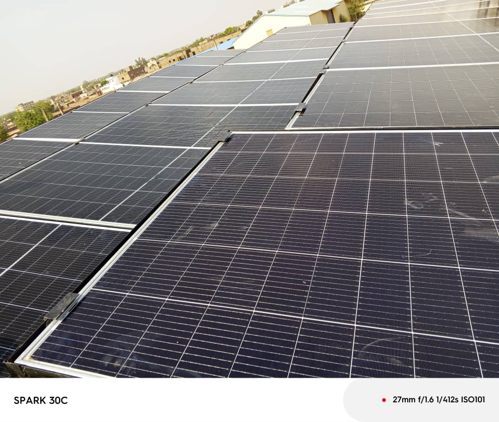 Installation solaire sur toiture industrielle